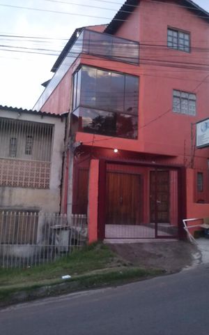 Casa à venda com 160m², 3 quartos e 2 vagas Casa à venda com 160m², 3 quartos e 2 vagasFachada