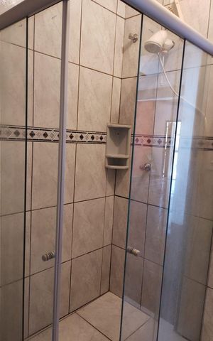 Casa à venda com 160m², 3 quartos e 2 vagas Casa à venda com 160m², 3 quartos e 2 vagasBanheiro