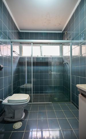 Casa à venda com 327m², 4 quartos e 2 vagasBanheiro Suíte 2