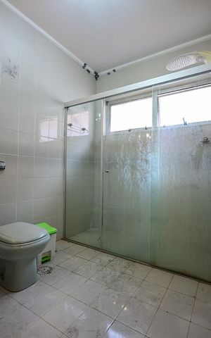 Casa à venda com 327m², 4 quartos e 2 vagasBanheiro da Suíte 3