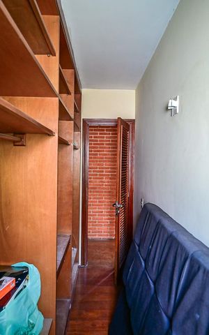 Casa à venda com 327m², 4 quartos e 2 vagasRoupeiro
