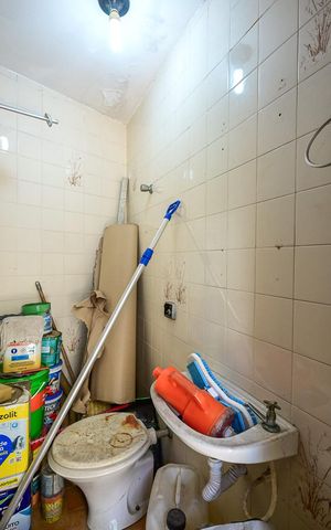 Casa à venda com 327m², 4 quartos e 2 vagasBanheiro de Serviço