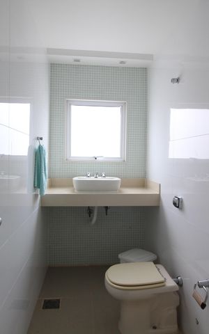 Casa de condomínio à venda com 329m², 4 quartos e 3 vagasLavabo