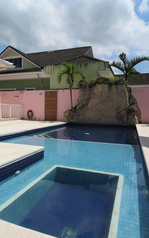 Casa de condomínio à venda com 329m², 4 quartos e 3 vagasPiscina