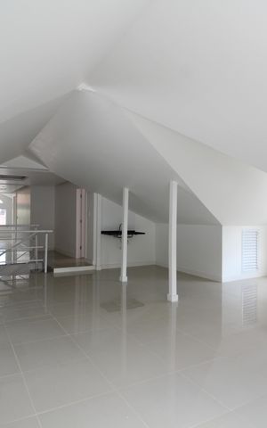 Casa de condomínio à venda com 329m², 4 quartos e 3 vagasSala 2