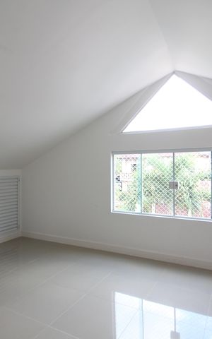 Casa de condomínio à venda com 329m², 4 quartos e 3 vagasSala 2