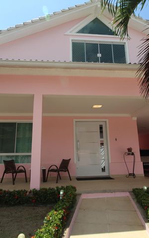 Casa de condomínio à venda com 329m², 4 quartos e 3 vagasFachada