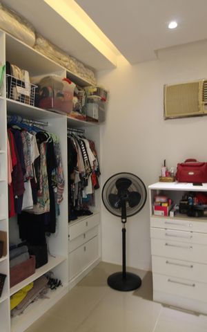 Casa de condomínio à venda com 329m², 4 quartos e 3 vagasQuarto 4 - Closet
