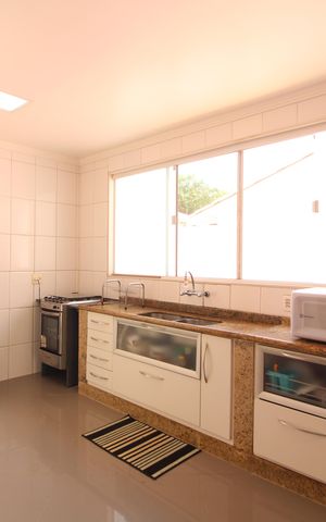 Casa de condomínio à venda com 329m², 4 quartos e 3 vagasCozinha
