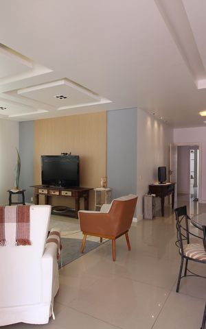 Casa de condomínio à venda com 329m², 4 quartos e 3 vagasSala