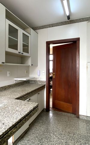 Apartamento à venda com 382m², 5 quartos e 3 vagas Apartamento à venda com 382m², 5 quartos e 3 vagasCozinha