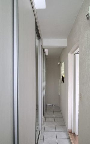 Casa à venda com 230m², 3 quartos e 2 vagas Casa à venda com 230m², 3 quartos e 2 vagasQuarto 1 - closet