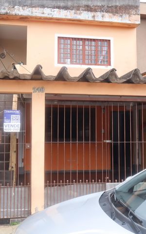 Casa à venda com 199m², 4 quartos e 2 vagasFachada e portão