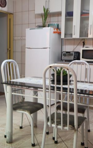 Casa à venda com 199m², 4 quartos e 2 vagasCozinha da casa térrea