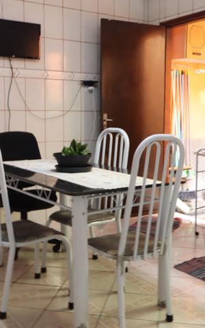 Casa à venda com 199m², 4 quartos e 2 vagasCozinha da casa térrea
