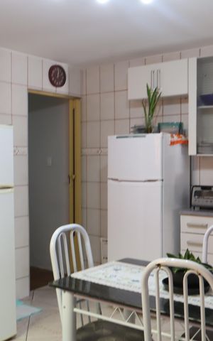 Casa à venda com 199m², 4 quartos e 2 vagasCozinha da casa térrea