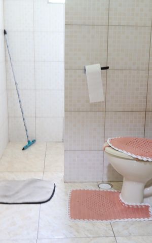 Casa à venda com 199m², 4 quartos e 2 vagasBanheiro da casa de cima