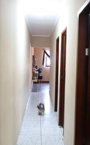 Casa à venda com 199m², 4 quartos e 2 vagasCorredor da casa de cima