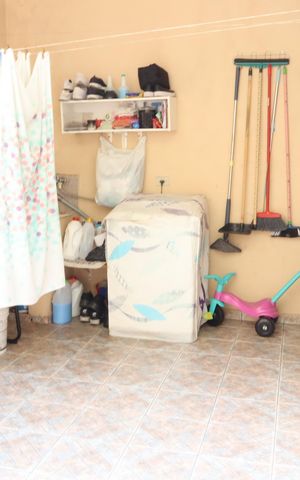 Casa à venda com 199m², 4 quartos e 2 vagasÁrea de serviço casa de cima