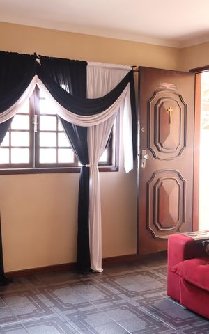 Casa à venda com 199m², 4 quartos e 2 vagasSala da casa de cima