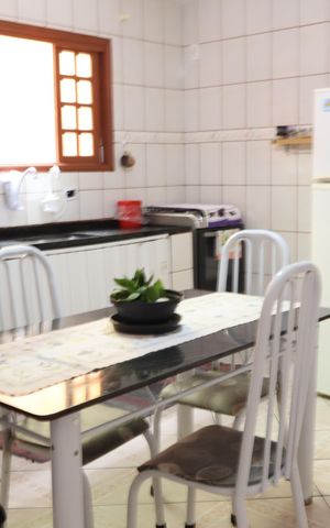 Casa à venda com 199m², 4 quartos e 2 vagasCozinha da casa térrea