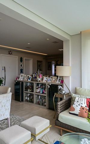 Apartamento à venda com 132m², 3 quartos e 2 vagasVaranda