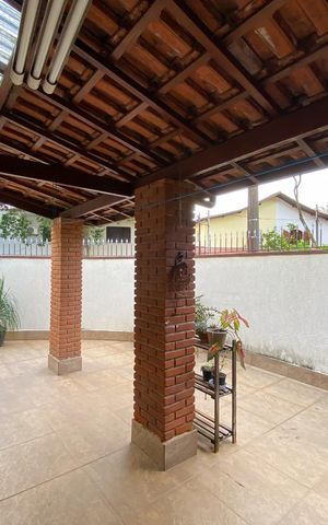 Casa à venda com 220m², 4 quartos e 2 vagas Casa à venda com 220m², 4 quartos e 2 vagasQuintal