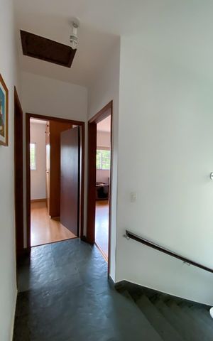 Casa à venda com 220m², 4 quartos e 2 vagas Casa à venda com 220m², 4 quartos e 2 vagasCorredor
