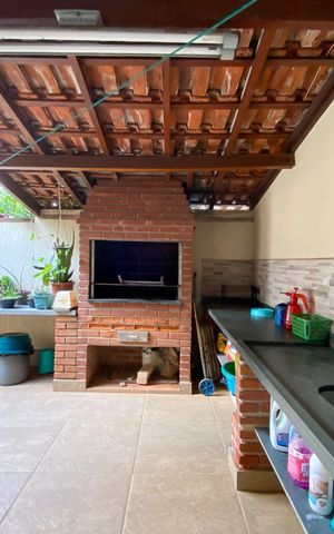 Casa à venda com 220m², 4 quartos e 2 vagas Casa à venda com 220m², 4 quartos e 2 vagasChurrasqueira
