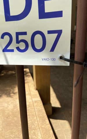 Casa à venda com 220m², 4 quartos e 2 vagas Casa à venda com 220m², 4 quartos e 2 vagasPlaca
