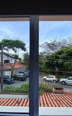 Casa à venda com 220m², 4 quartos e 2 vagas Casa à venda com 220m², 4 quartos e 2 vagasvista