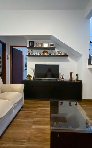 Casa à venda com 220m², 4 quartos e 2 vagas Casa à venda com 220m², 4 quartos e 2 vagasSala