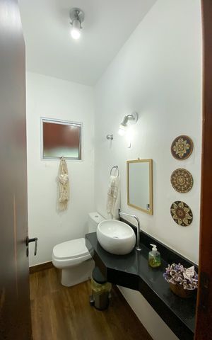 Casa à venda com 220m², 4 quartos e 2 vagas Casa à venda com 220m², 4 quartos e 2 vagasLavabo