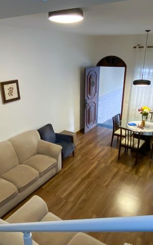 Casa à venda com 220m², 4 quartos e 2 vagas Casa à venda com 220m², 4 quartos e 2 vagasSala