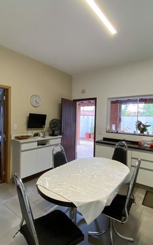Casa à venda com 220m², 4 quartos e 2 vagas Casa à venda com 220m², 4 quartos e 2 vagasCozinha