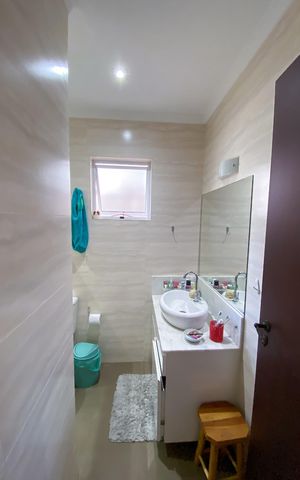 Casa à venda com 220m², 4 quartos e 2 vagas Casa à venda com 220m², 4 quartos e 2 vagasBanheiro da Suíte 2