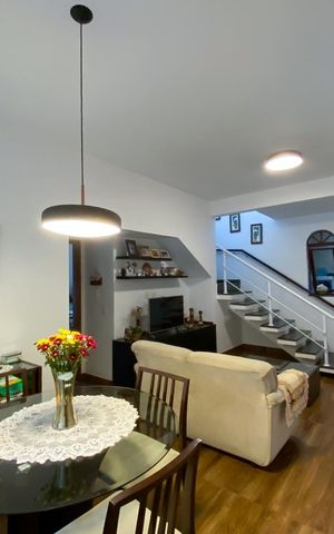Casa à venda com 220m², 4 quartos e 2 vagas Casa à venda com 220m², 4 quartos e 2 vagasSala
