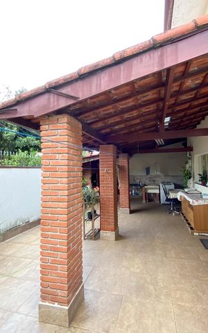 Casa à venda com 220m², 4 quartos e 2 vagas Casa à venda com 220m², 4 quartos e 2 vagasQuintal