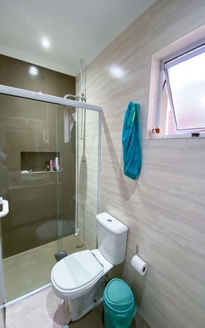 Casa à venda com 220m², 4 quartos e 2 vagas Casa à venda com 220m², 4 quartos e 2 vagasBanheiro de Serviço