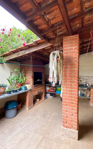 Casa à venda com 220m², 4 quartos e 2 vagas Casa à venda com 220m², 4 quartos e 2 vagasChurrasqueira