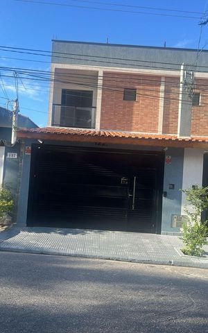 Casa para alugar com 180m², 3 quartos e 2 vagas Casa para alugar com 180m², 3 quartos e 2 vagasFachada