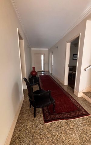 Casa de condomínio para alugar com 430m², 5 quartos e 6 vagas Casa de condomínio para alugar com 430m², 5 quartos e 6 vagasHall de entrada