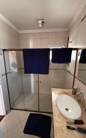 Casa de condomínio para alugar com 430m², 5 quartos e 6 vagas Casa de condomínio para alugar com 430m², 5 quartos e 6 vagasBanheiro suíte 2