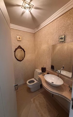 Casa de condomínio para alugar com 430m², 5 quartos e 6 vagas Casa de condomínio para alugar com 430m², 5 quartos e 6 vagasLavabo