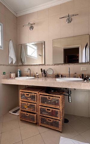 Casa de condomínio para alugar com 430m², 5 quartos e 6 vagas Casa de condomínio para alugar com 430m², 5 quartos e 6 vagasBanheiro suíte 1