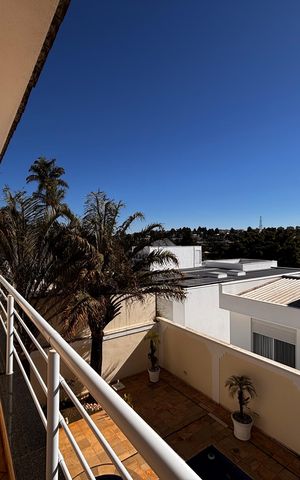 Casa de condomínio para alugar com 430m², 5 quartos e 6 vagas Casa de condomínio para alugar com 430m², 5 quartos e 6 vagasVaranda suíte 1 e 2