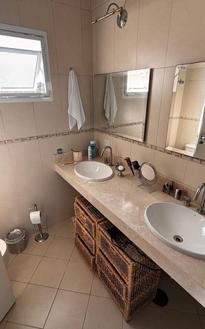 Casa de condomínio para alugar com 430m², 5 quartos e 6 vagas Casa de condomínio para alugar com 430m², 5 quartos e 6 vagasBanheiro suíte 1