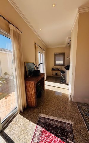 Casa de condomínio para alugar com 430m², 5 quartos e 6 vagas Casa de condomínio para alugar com 430m², 5 quartos e 6 vagasCorredor
