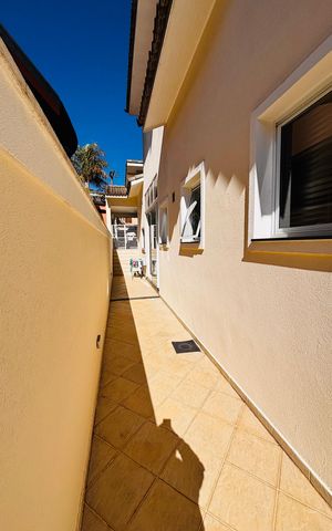 Casa de condomínio para alugar com 430m², 5 quartos e 6 vagas Casa de condomínio para alugar com 430m², 5 quartos e 6 vagasCorredor