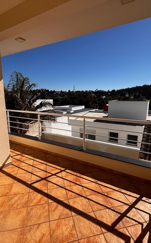 Casa de condomínio para alugar com 430m², 5 quartos e 6 vagas Casa de condomínio para alugar com 430m², 5 quartos e 6 vagasVaranda suíte 1 e 2